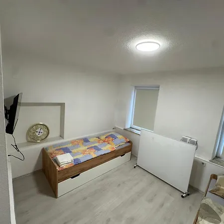 1 Schlafzimmer Apartment *